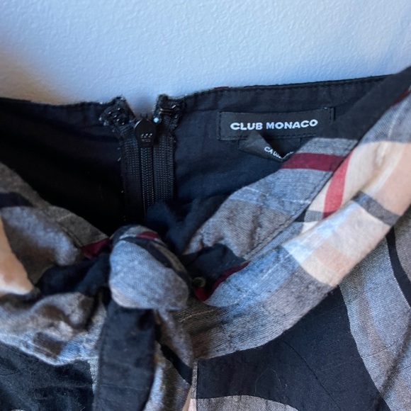 🏷️ 2/$20 Club Monaco Plaid Tie Front Romper - Picture 11 of 13